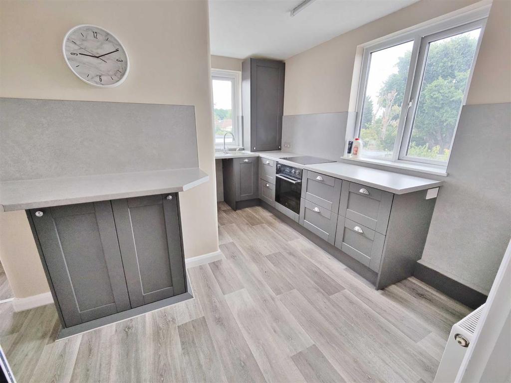 Hart Road, Thundersley 1 bed flat £795 pcm (£183 pw)
