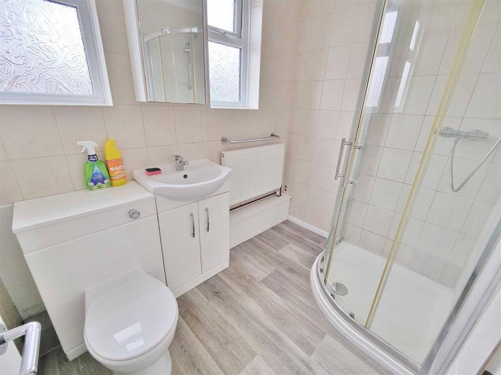 Hart Road, Thundersley 1 bed flat £795 pcm (£183 pw)