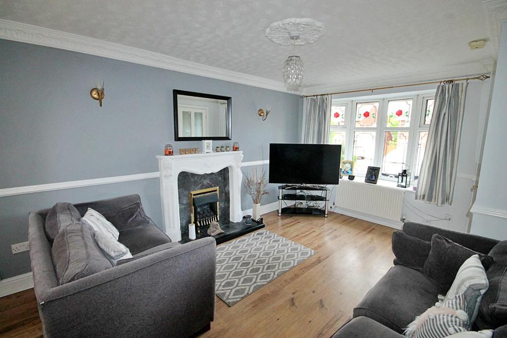 Greenheart, Tamworth, Staffordshire 3 bed semidetached house £210,000