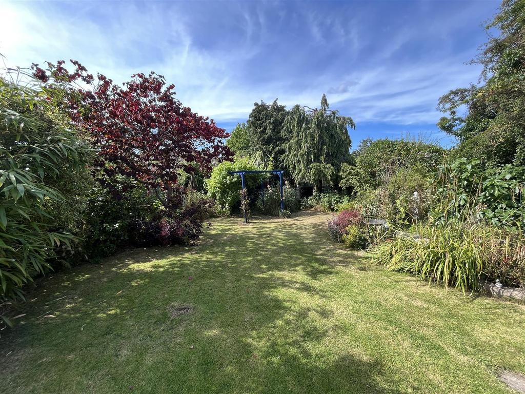 Woburn Drive, Hale, Altrincham 3 bed detached house £675,000