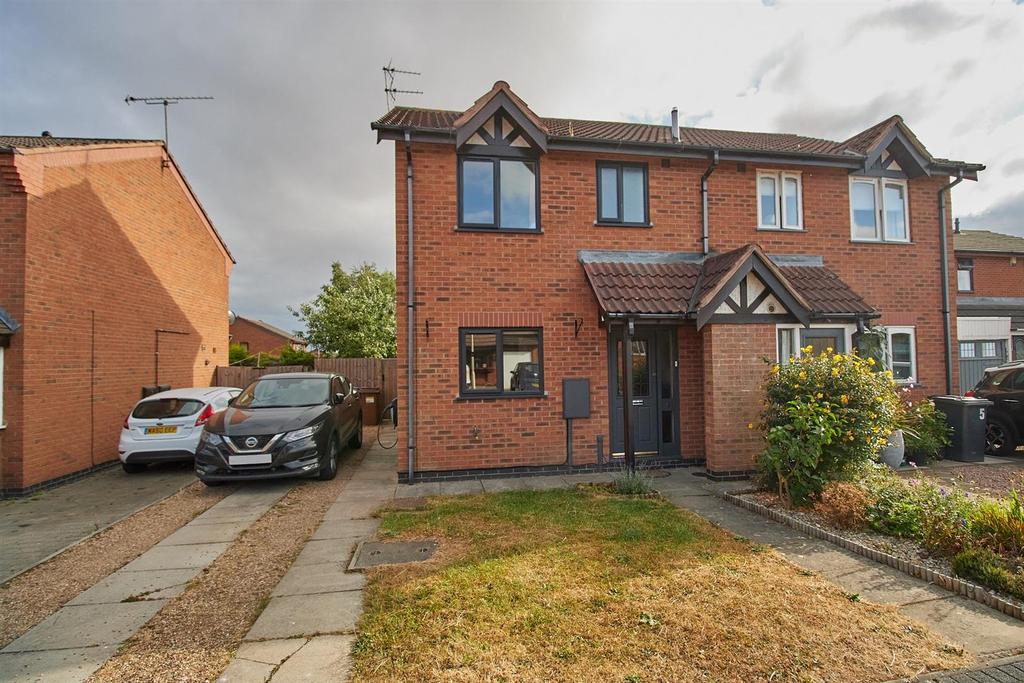 Leysmill Close, Hinckley 3 bed semidetached house £260,000