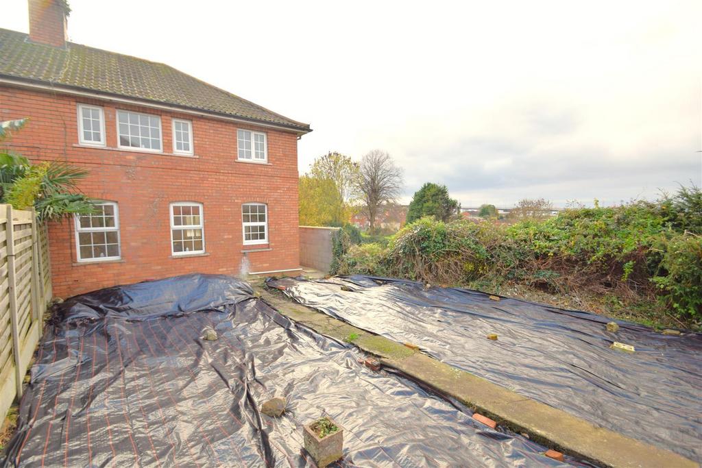 Beachley Walk, Shirehampton 3 bed semidetached house for sale £310,000