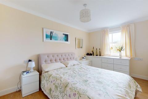 2 bedroom retirement property for sale - Draper Close, Isleworth