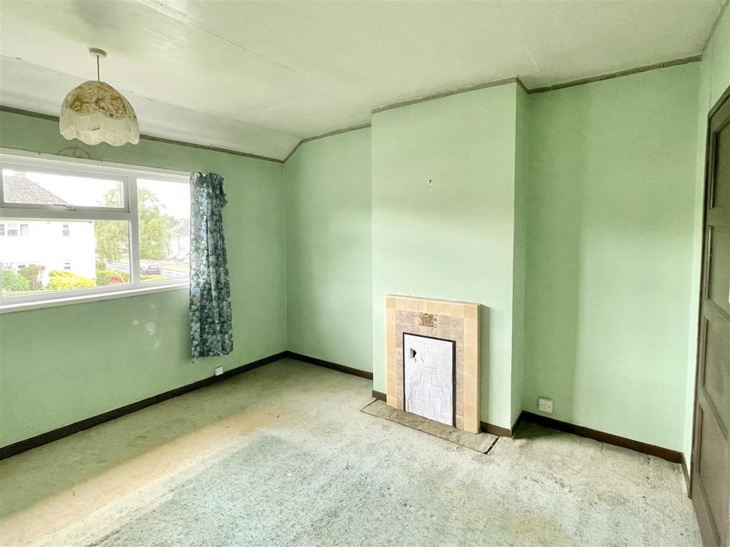 Whitelands Road, Cirencester 3 bed semidetached house £239,950