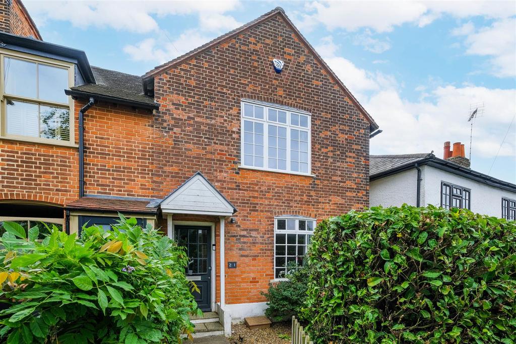 Baldwins Hill, Loughton 2 bed end of terrace house £585,000