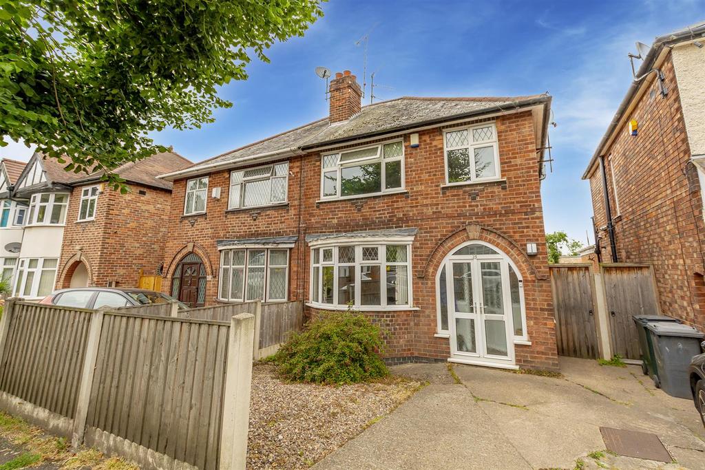 Street, Arnold 3 bed semidetached house £290,000