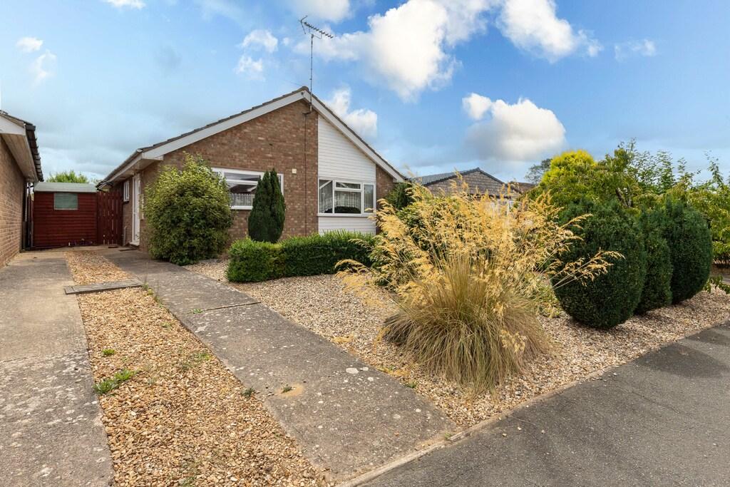 Grounds Way, Coates, Whittlesey, Peterborough 3 bed detached bungalow