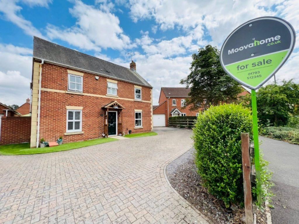 Longworth Drive,Swindon,SN25 2BQ 4 bed detached house £460,000