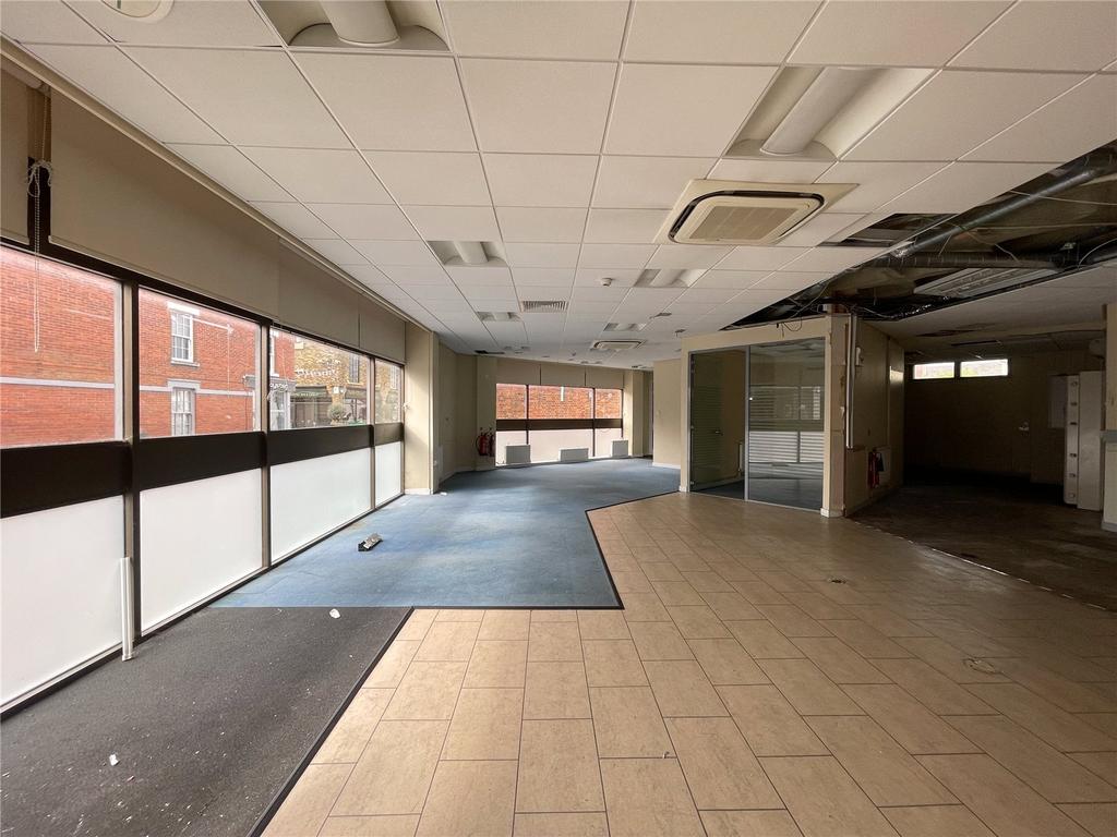 New Road, Hythe, Southampton, Hampshire, SO45 Retail property (high