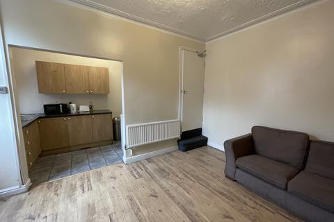 2 bedroom terraced house to rent, Clifton Avenue, Leeds, West Yorkshire, LS9