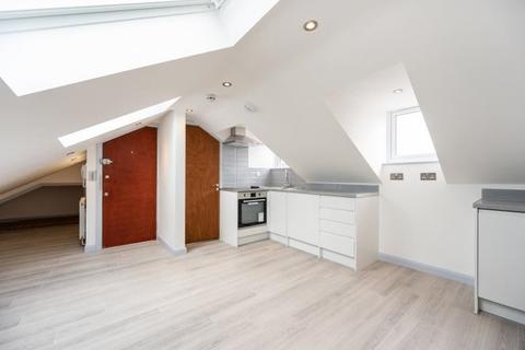 Flat D, 37 Croydon Road, London, SE20 7TJ