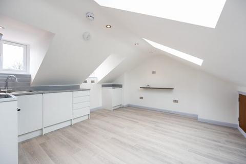 Flat D, 37 Croydon Road, London, SE20 7TJ