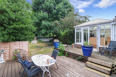 3 bedroom bungalow for sale - Abbots Rise, Kings Langley, Herts, WD4