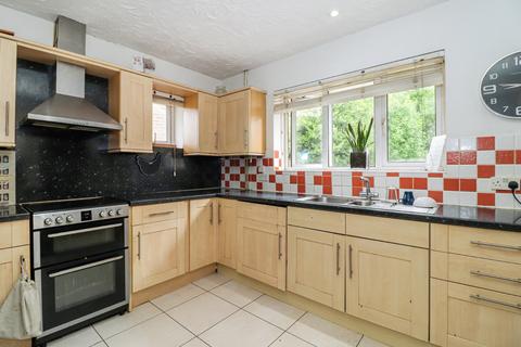 3 bedroom bungalow for sale - Abbots Rise, Kings Langley, Herts, WD4