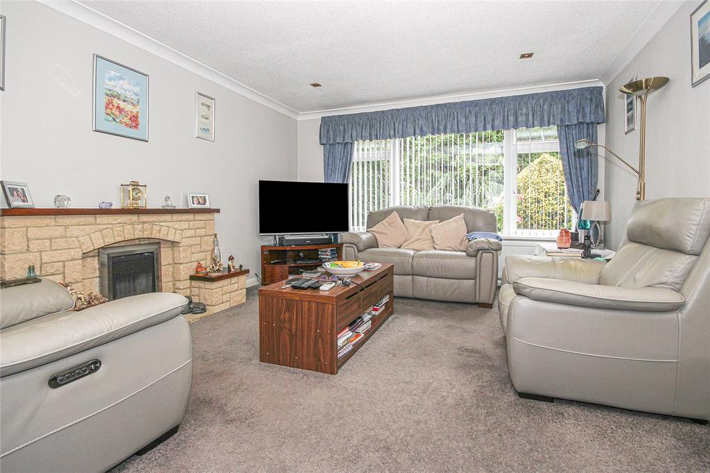 Broom Grove, Knebworth, Hertfordshire 4 bed detached house £585,000