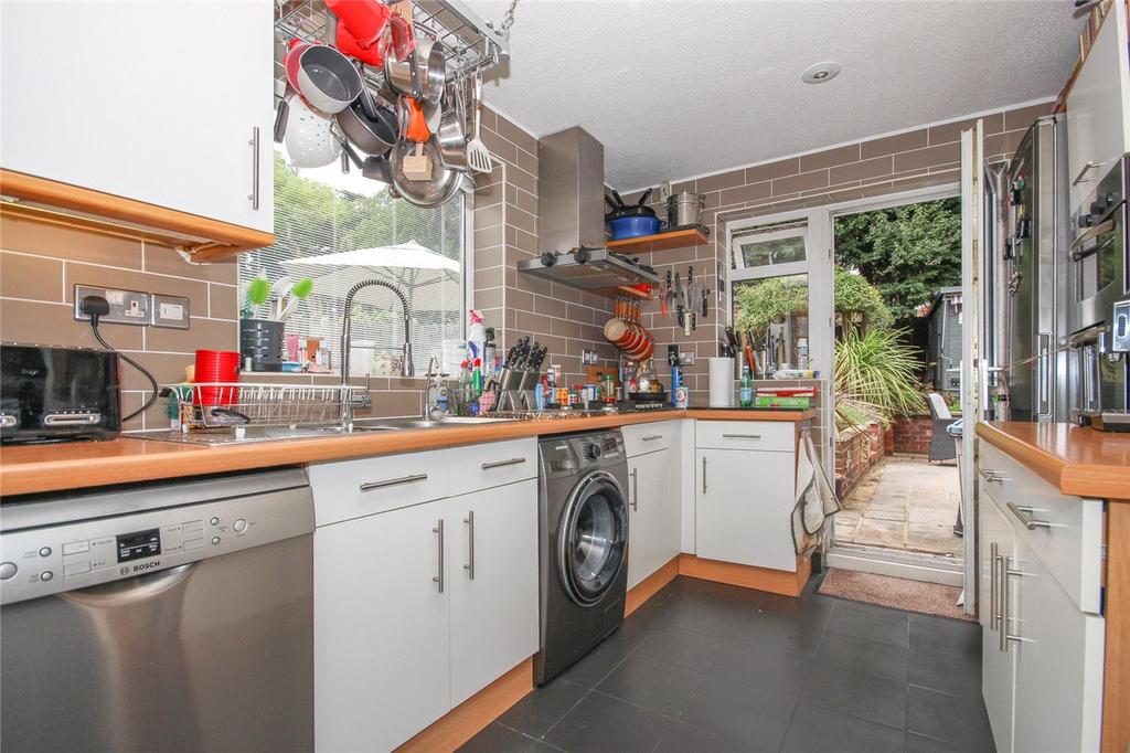 Broom Grove, Knebworth, Hertfordshire 4 bed detached house £585,000
