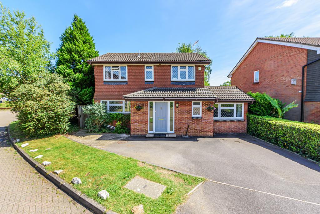 Jersey Close, Chertsey, KT16 4 bed detached house £600,000
