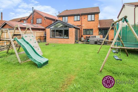 4 bedroom detached house for sale - Whitebeam Close, Newhey, OL16