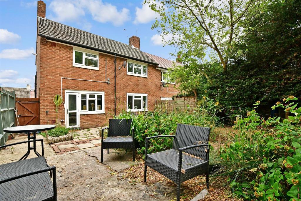 Randalls Crescent, Leatherhead, Surrey 3 bed end of terrace house for sale £375,000