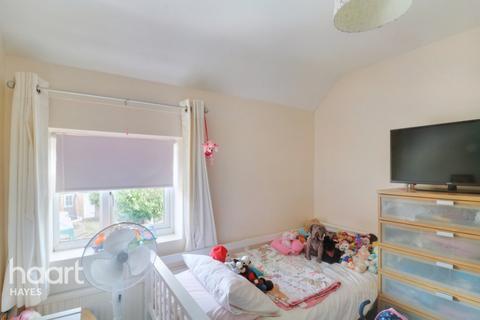 18 Benbow Waye, Uxbridge, UB8 2EY