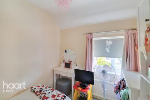 18 Benbow Waye, Uxbridge, UB8 2EY