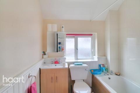 18 Benbow Waye, Uxbridge, UB8 2EY