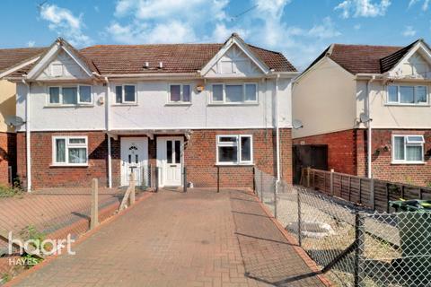 18 Benbow Waye, Uxbridge, UB8 2EY