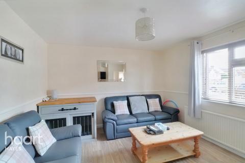 18 Benbow Waye, Uxbridge, UB8 2EY