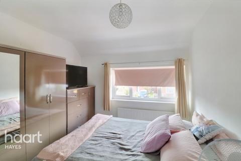 18 Benbow Waye, Uxbridge, UB8 2EY