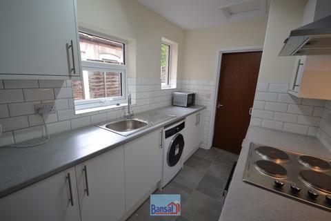 4 bedroom terraced house to rent, Gulson Road, CV1