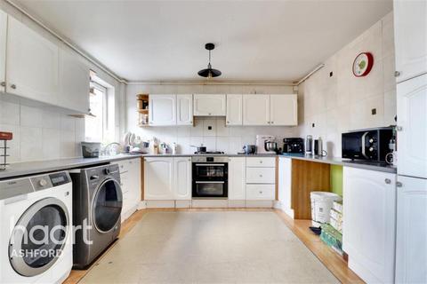 3 bedroom end of terrace house to rent, Bath Road, TN24...