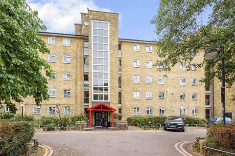 3 bedroom apartment to rent - Esher Gardens, Inner Park Road, London