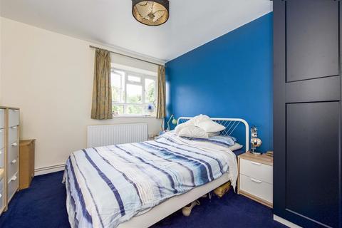 3 bedroom apartment to rent - Esher Gardens, Inner Park Road, London