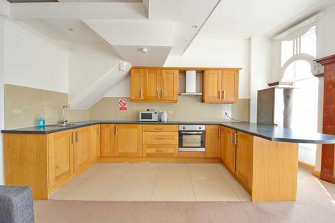 3 bedroom apartment to rent, College Green, City Centre
