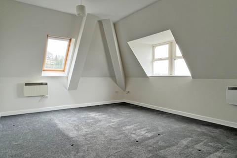 2 bedroom flat to rent - 10 Thorncrest, Green Road, Baildon, BD17 6BS