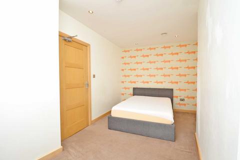 2 bedroom apartment to rent, College Green, City Centre