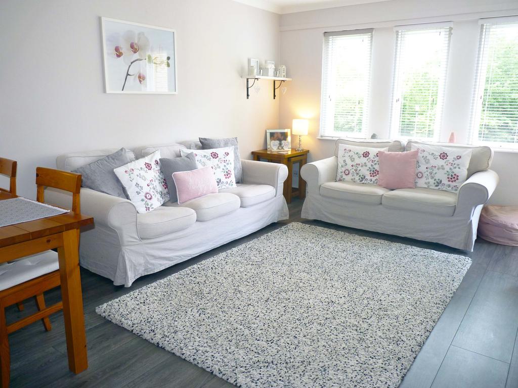 Innes Court, East Kilbride G74 2 bed apartment £140,000