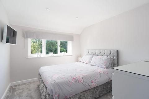 3 bedroom semi-detached house for sale - SUMMERFIELD CLOSE, LONDON COLNEY AL2 1PT