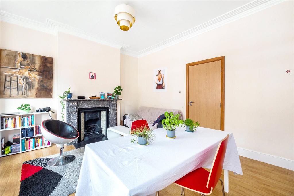Rita Road, Vauxhall, London, SW8 1 bed flat £1,899 pcm (£438 pw)