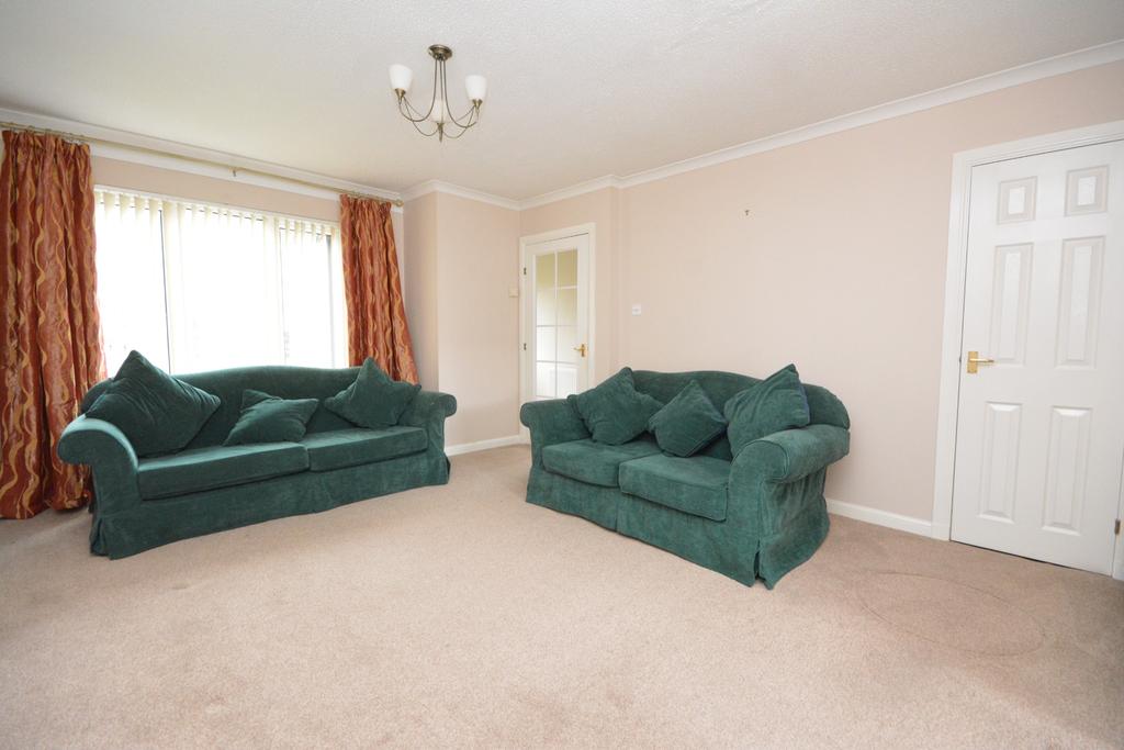 Glasgow Road, Denny, Stirlingshire, FK6 5DN 3 bed semidetached house
