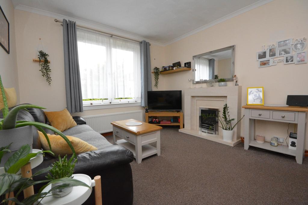 Victoria Place, Brightons, Falkirk... 2 bed flat £92,000