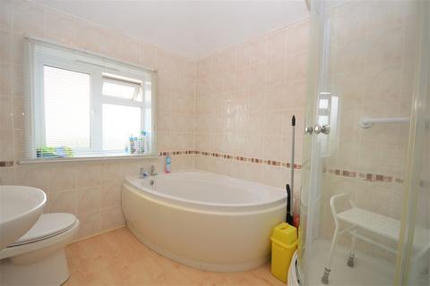 6 Leyfield, Cressing, Braintree, CM77 8HS