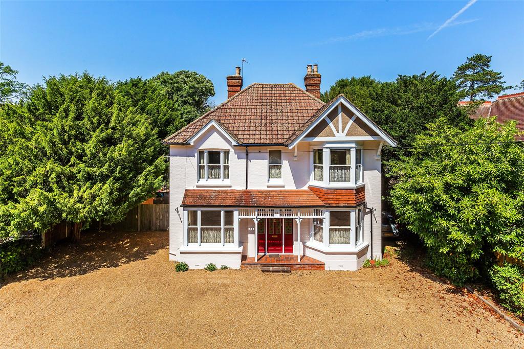 Massetts Road, Horley, RH6 8 bed detached house for sale £1,000,000