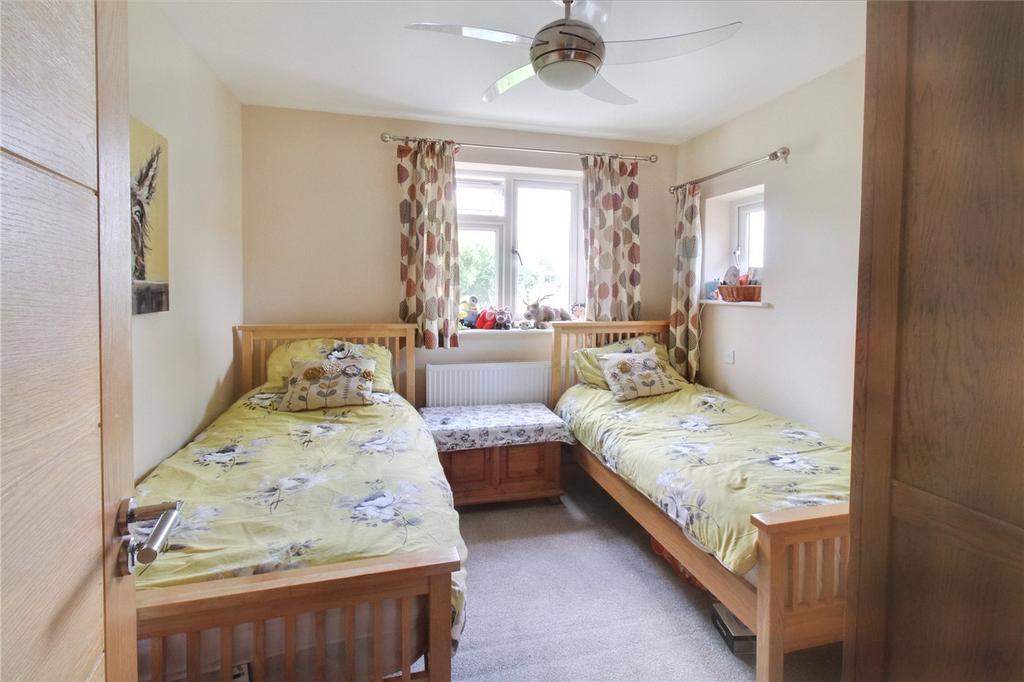Moorsticks Bed 4