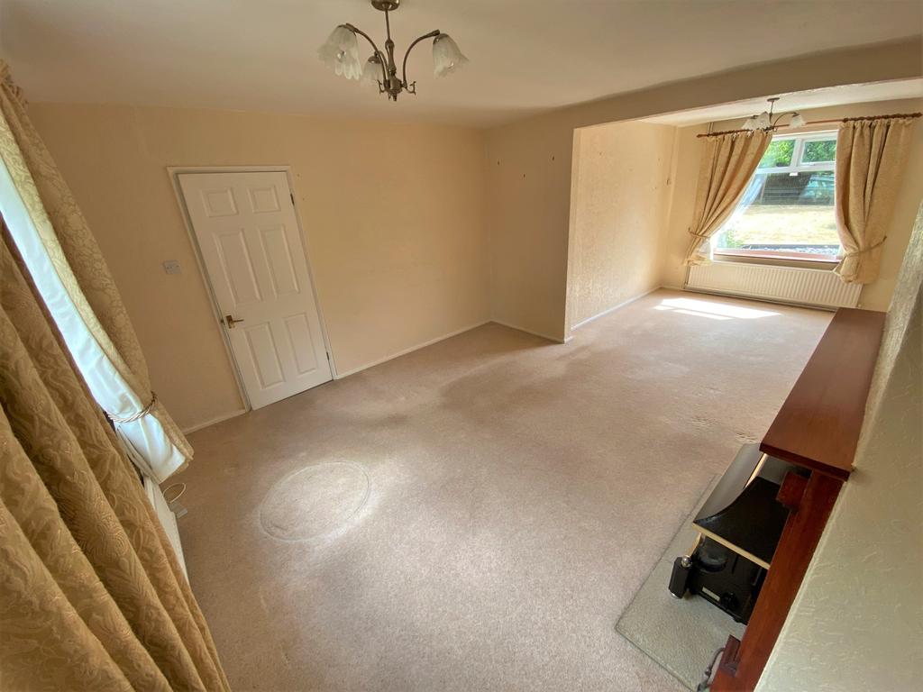 Ash Grove, Grantham, NG31 3 bed semidetached house £170,000