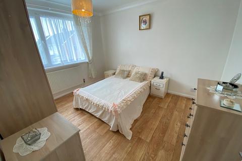 2 bedroom flat for sale - Furze Crescent, Morriston, Swansea, City And County of Swansea.