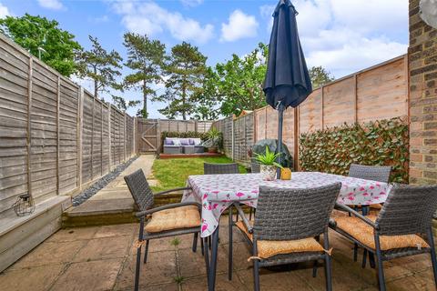 40 Barnsnap Close, Horsham, RH12 5XY