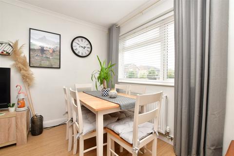 40 Barnsnap Close, Horsham, RH12 5XY