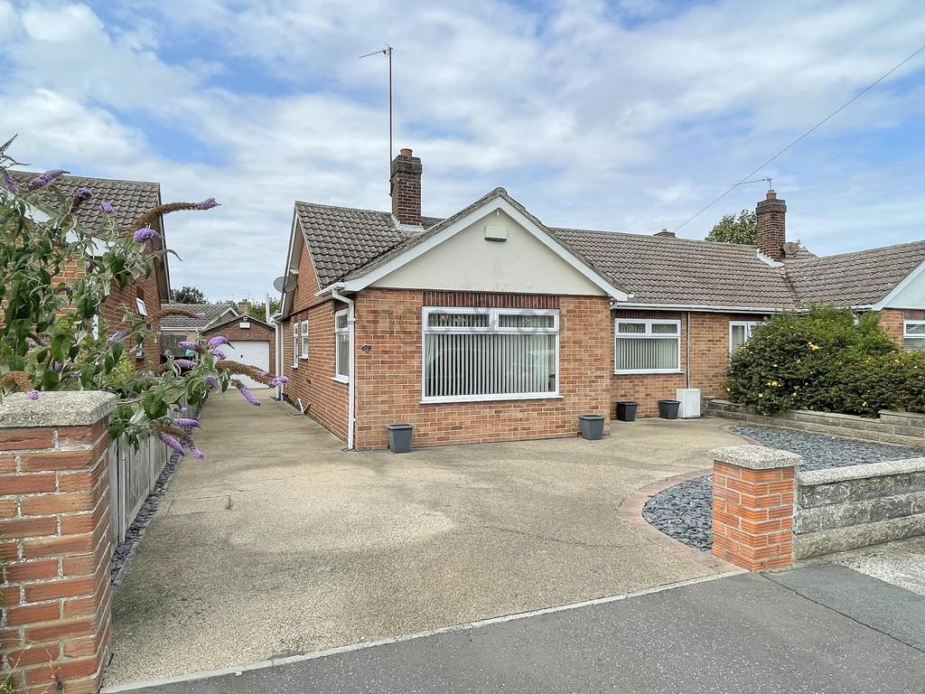 Loxley Road, Oulton Broad, Lowestoft 2 bed semidetached bungalow for