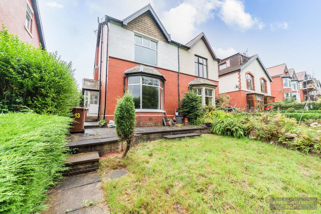 Earnsdale Avenue, Sunnyhurst, Darwen 4 bed semidetached house £175,000